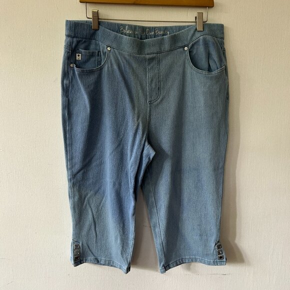 Believe In Your Own Beauty Bermuda Shorts Womens 14 Light Wash Denim Pull On - Picture 1 of 4